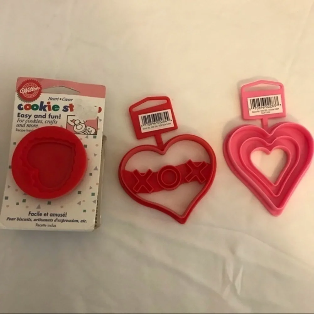 Wilton 1994 Heart Mini Cake Pan, 2 Cookie Cutters, Heart Cookie Cutters